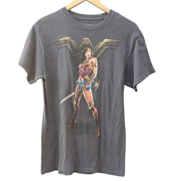 Gal Gadot Wonder Woman DC Comic Grey Gray T Shirt Short Sleeve S Nerd Nerdy - Picture 1 of 3